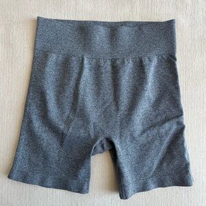 Women’s Gray Workoutt Shorts Size Large Like New Condition
